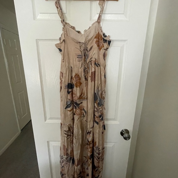 🤎 Floral Ruffle Strap Dress 🤎 - Picture 3 of 7